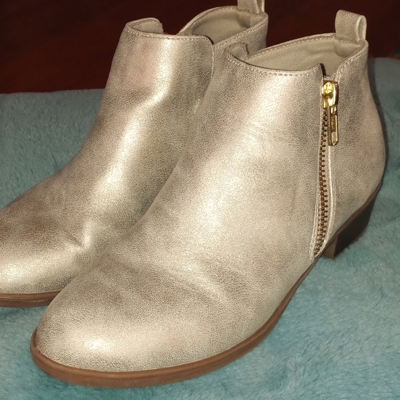 Girls EUC gold Arizona booties - Picture 2 of 3